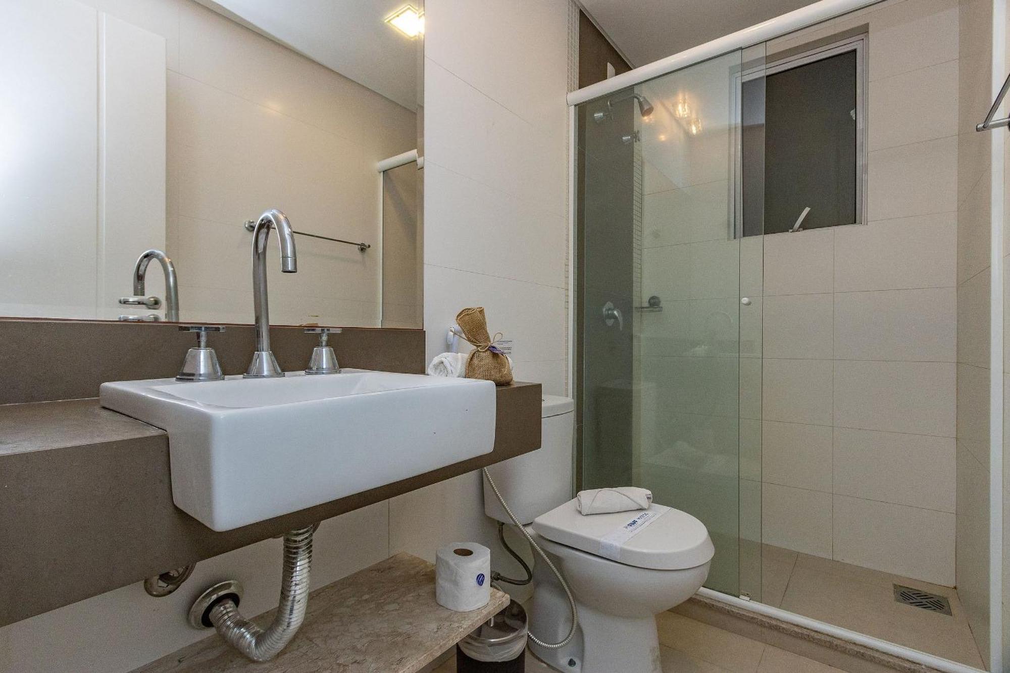 Boulevard 224D - Excelente Apartamento Em Condominio De Luxo No Centro De Bombinhas - Piscina - Jacuzzi - Academia - Portaria 24H. Buitenkant foto